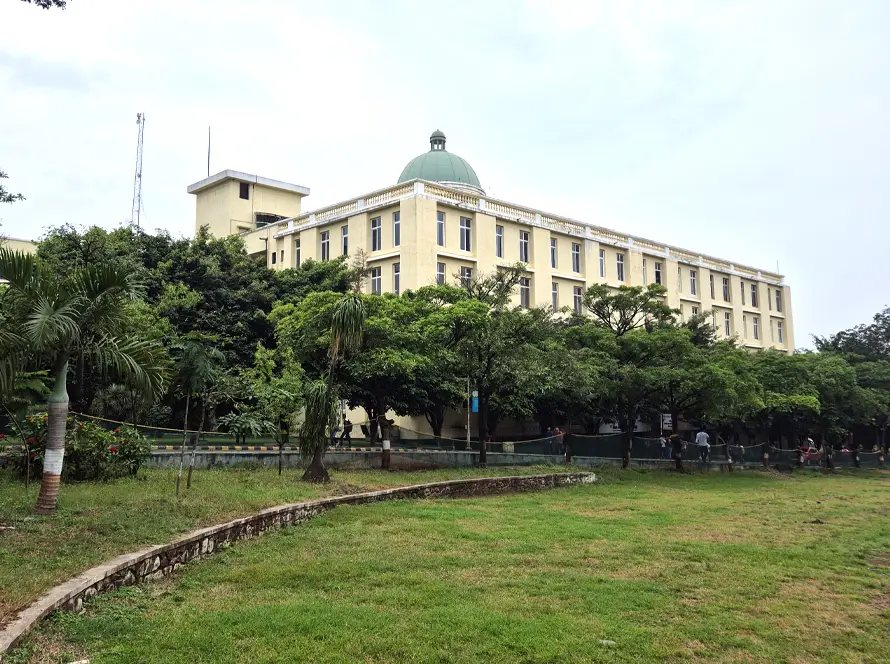 D Y Patil Dental School